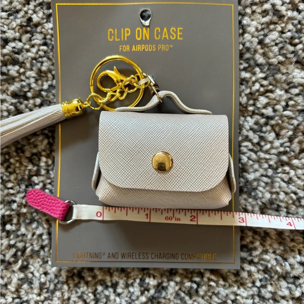 Oliver Smith & Co AirPods Pro Clip On Case Shiny White W/ Gold Keychain Wireless